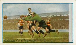 1928 Gallaher Ltd Footballers #6 Darlington v Bradford Park Avenue Front