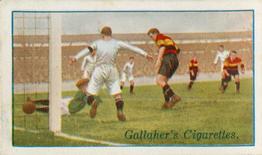 1928 Gallaher Ltd Footballers #37 Bradford Park Avenue v Wigan Borough Front