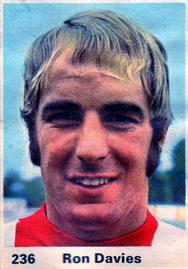 1971-72 Marshall Cavendish Top Teams #236 Ron Davies Front
