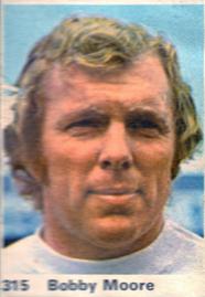 1971-72 Marshall Cavendish Top Teams #315 Bobby Moore Front