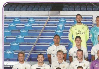 2016-17 Panini Real Madrid Stickers #2 Equipo Front