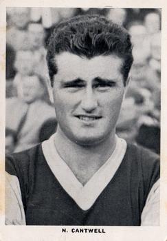 1961 Leaf Footballers #2 Noel Cantwell Front