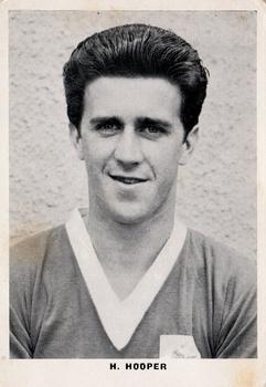 1961 Leaf Footballers #16 Harry Hooper Front