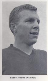 1962 Quaker Oats World Cup Football Stars #NNO Bobby Moore Front