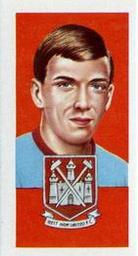 1967-68 Barratt & Co. Famous Footballers (A15) #17 Martin Peters Front