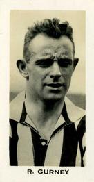 1935 John Sinclair English & Scottish Football Stars #4 Bobby Gurney Front