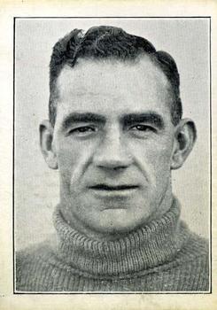 1935 R & J Hill Popular Footballers #16 Bill Harper Front