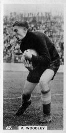 1934 J. A. Pattreiouex Footballers in Action #67 Vic Woodley Front