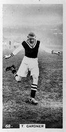 1934 J. A. Pattreiouex Footballers in Action #68 Tommy Gardner Front