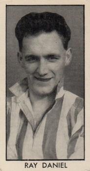 1957 D.C. Thomson Football Stars #20 Ray Daniel Front