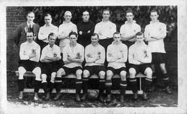 1922 Chums Football Teams #8 Tottenham Hotspur Front