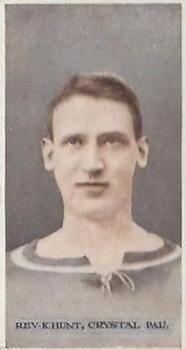 1914 Wills's Famous Footballers #42 Kenneth Hunt Front
