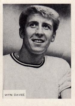 1966-67 A&BC Footballers #130 Wyn Davies Front