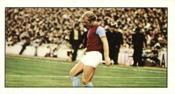 1973-74 Barratt & Co. Football Stars #13 Bobby Moore Front