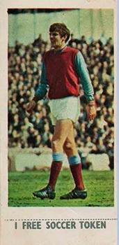 1970-71 Lyons Maid Soccer Stars #32 Martin Peters Front