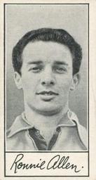 1957 Barratt & Co. Famous Footballers (A5) #32 Ronnie Allen Front