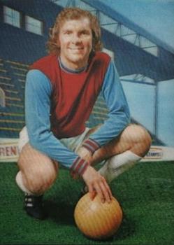 1972 The Sun 3D Gallery of Football Stars #NNO Bobby Moore Front