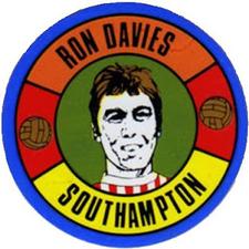 1970 BAB Footballers (Round Stickers) #NNO Ron Davies Front
