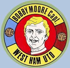1970 BAB Footballers (Round Stickers) #NNO Bobby Moore Front