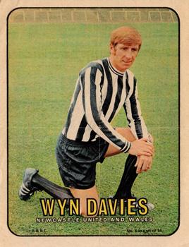 1970 A&BC Footballers pin-ups #6 Wyn Davies Front