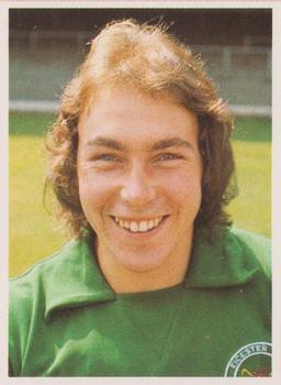 1976-77 Panini Football 77 (UK) #127 Mark Wallington Front