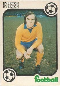 1975-76 Monty Gum Football Now #NNO Terry Darracott Front