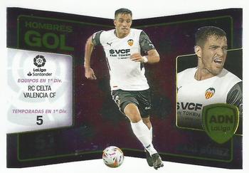 2022-23 Panini LaLiga Santander Este Stickers - ADN Hombres Gol #18 Maxi Gómez Front