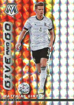 2021-22 Panini Mosaic Road to FIFA World Cup - Give and Go Mosaic #8 Matthias Ginter Front