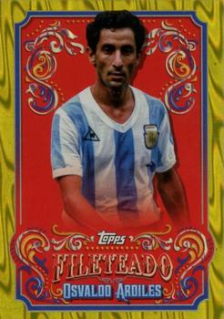2023 Topps Argentina Fileteado - Fileteado Yellow Tango #FT-1 Osvaldo Ardiles Front