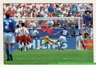 1994-95 Panini Supercalcio Stickers - L'Italia a USA '94 / Grazie, Azzurri! #P3 Italia-Messico 1-1 - Massaro trafigge Campos Front