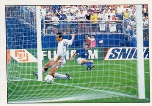 1994-95 Panini Supercalcio Stickers - L'Italia a USA '94 / Grazie, Azzurri! #P22 Italy vs Spain Front