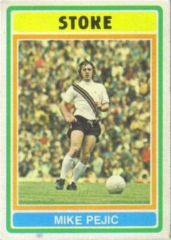 1976-77 Topps Footballer #28 Mike Pejic Front