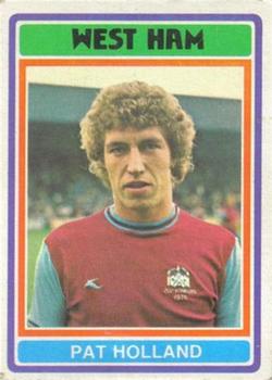 1976-77 Topps Footballer #29 Pat Holland Front
