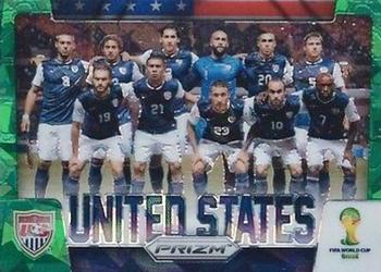 2014 Panini Prizm FIFA World Cup Brazil - Team Photos Prizms Green Crystal #32 United States Front