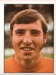 1971-72 Panini Football 72 #19 Dave Hatton Front