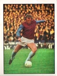 1971-72 Panini Football 72 #331 Bobby Moore Front