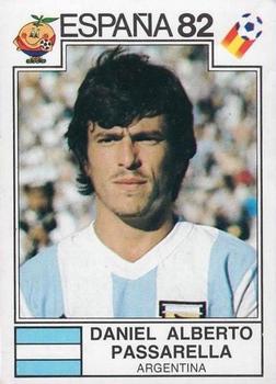 1982 Panini FIFA World Cup Spain Stickers #170 Daniel Alberto Passarella Front