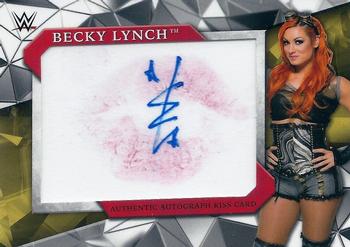 2017 Topps WWE Road To Wrestlemania - Autograph Kiss Cards Gold #NNO Becky Lynch Front