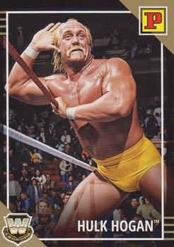 2022 Panini WWE - Gold #113 Hulk Hogan Front
