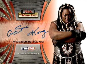 2010 TriStar TNA New Era - Autographs Gold #A24 Awesome Kong Front